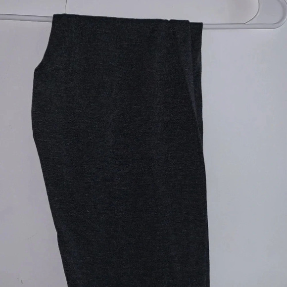 Zenana medium “biker shorts” knee length - Picture 1 of 3